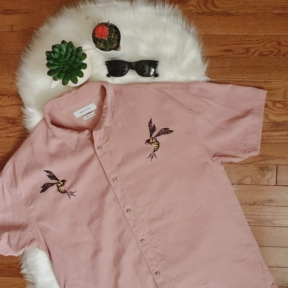 Urban Outfitters Tops - Urban Outfitters NWOT Bees Button up Size M